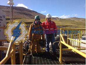Equipo profesional de PROSER MINERÍA realizando mantenimiento industrial